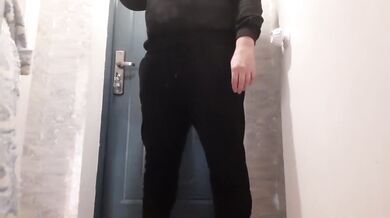 While my mother was in the bedroom my girlfriend and I fucked in the hallway - lesbian cunnilingus and cum dripping passionate Russian homemade