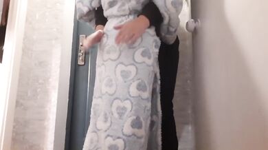 While my mother was in the bedroom my girlfriend and I fucked in the hallway - lesbian cunnilingus and cum dripping passionate Russian homemade
