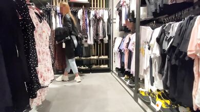 Amateur teen couple destroyed a public blowjob cum mouth gushing in the locker room dressing room
