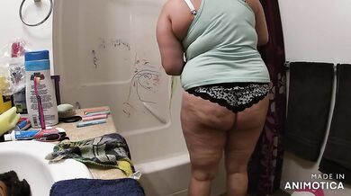 Chubby Black Mom MILF Big Ass After Bath Time Show