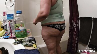 Chubby Black Mom MILF Big Ass After Bath Time Show