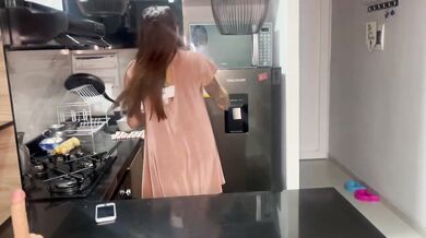 La Empleada De Servicio En La Cocina Se Chupa La Polla En Silencio