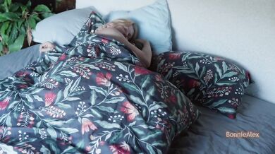 Lazy morning creampie destroyed by big dick guy with big tits