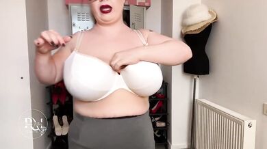 Same Cup Different Size Bra Math Explained Why Cup Sizes Make No Sense Without Band Size