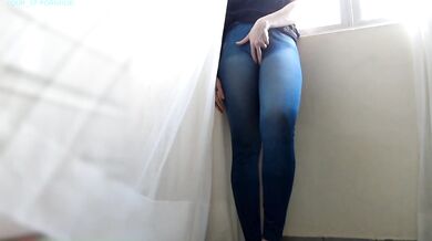 Big Booty in Skinny Jeans Rubbing Moaning Dripping Creampie Orgasm