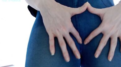 Big Booty in Skinny Jeans Rubbing Moaning Dripping Creampie Orgasm