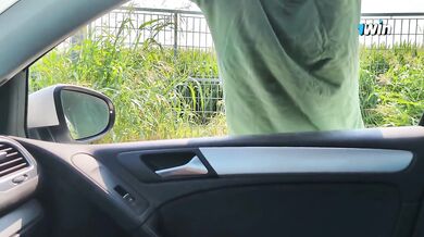 PROF picks up a STRANGER IN THE CAR she JERKS HIS COCK AND HE CUMS – Italian Dialogues Miele Blanco