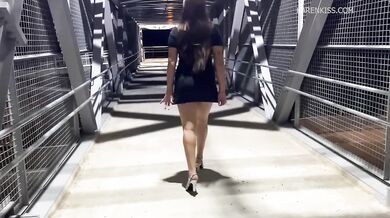 Married woman sneaked out to give it to her friend on the street and got cum in her face