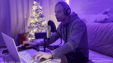 The stepson sweetly fucked a wet, insatiable stepmom for interfering in a video game stream