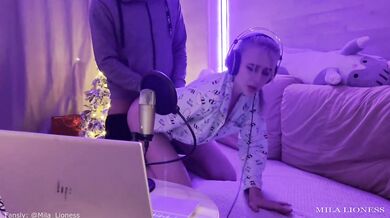 The stepson sweetly fucked a wet, insatiable stepmom for interfering in a video game stream