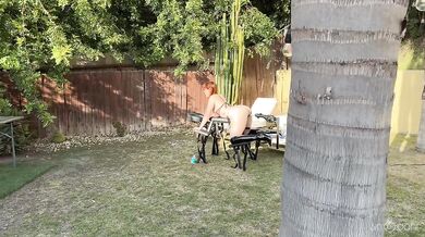 Thick MILF stepmom caught using fucking machine in the backyard - Siri Dahl