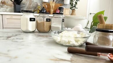 Cooking Russian syrniki leads to a hot threesome / Kate Quinn / Mary Frost