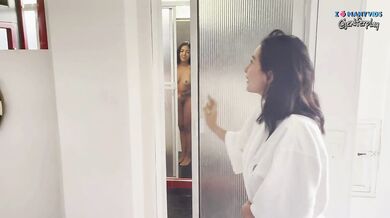 I spy on my friend in the hotel bathroom and she discovers me! - Jenifer Play & Sofiof