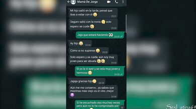 La my best friend's horny mom invites me to fuck on WhatsApp