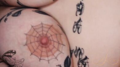Goth bbw alt with fucking big jiggly tattooed titties gushed by bbc