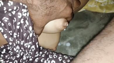 Bhabhi Ke Big Tits Se Milk Nikalte Huye Cumshot Destroyed Gushing