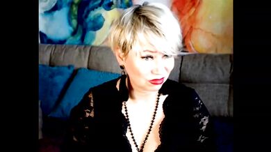 Beautiful Mature Lady Wet Gaping Cunt Charming MILF Spread Pussy Lips Opening
