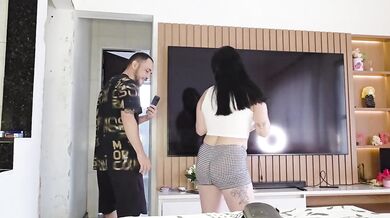 Married Woman Seduces Delivery Man BBC Cuckold Husband Watches Gushing Blowjob Hotwife