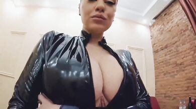 Shiny latex catsuit amateur anal fisting huge dildo big ass gaping choked
