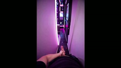 Pierdo La Apuesta En Arcade Pero Me Follo A La Ganadora Y Queda Llena De Leche