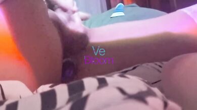 Ve Bloom Massive Ass Opens For Hard Anal Fuck