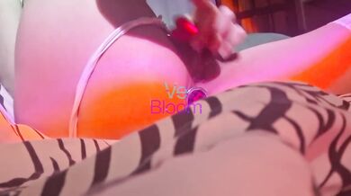 Ve Bloom Massive Ass Opens For Hard Anal Fuck