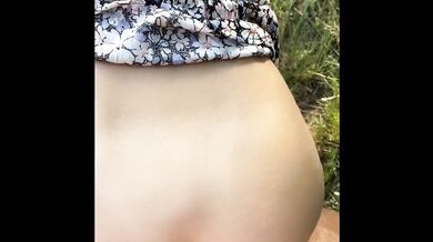 Quick fuck outdoor CREAMPIE young brunette grosse bite foot fetish forest risk public