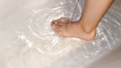 Soapy Soles Destroyed By Gushing Foam Choked Bubbles Amateur Feet Tease