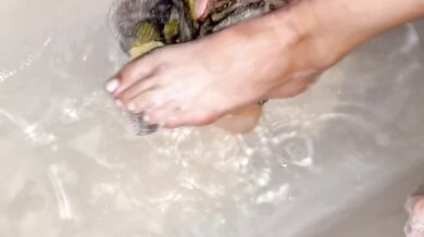 Soapy Soles Destroyed By Gushing Foam Choked Bubbles Amateur Feet Tease