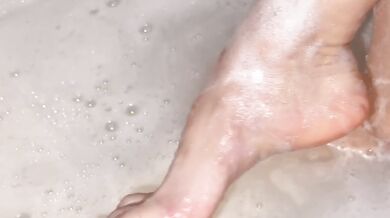 Soapy Soles Destroyed By Gushing Foam Choked Bubbles Amateur Feet Tease