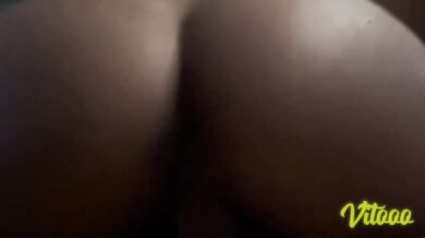 Big butt moving on the bed - sexy girl