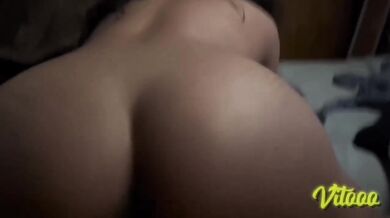 Big butt moving on the bed - sexy girl