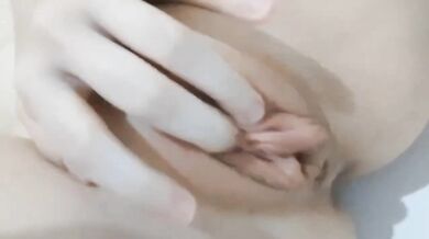 Wet Brunette Girl Masturbates Solo In Bathtub Until She Squirts Her Big Ass Orgasm