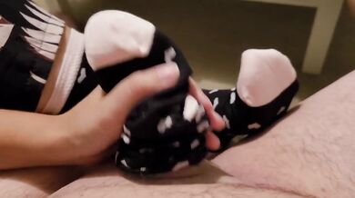 Socksjob Queen Uses Black And White Heart Socks On Lucky Slave Onlyfans Mistress Darkshine