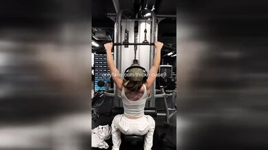 Skylar Mae Gym Babe Accidentally Shows Wet Pussy While Stretching Fail