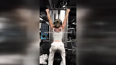 Skylar Mae Gym Babe Accidentally Shows Wet Pussy While Stretching Fail