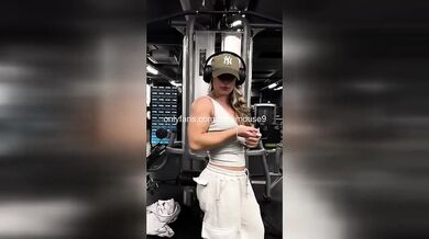 Skylar Mae Gym Babe Accidentally Shows Wet Pussy While Stretching Fail