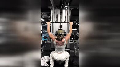 Skylar Mae Gym Babe Accidentally Shows Wet Pussy While Stretching Fail