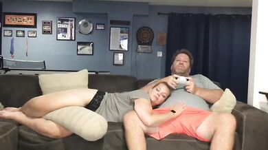 BBW amateur couple eating pussy and blowjob while he plays PS5 ending in a gushing cumshot