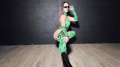 Sleek Verified Amateur Fit Rave Girl UV Photoshoot Exclusive HD Porn Solo Female