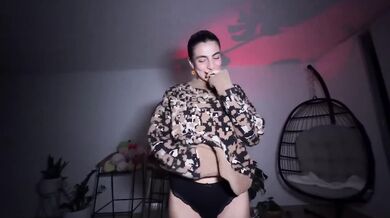 Hot Latina Girlfriend Best Friend Sucks Her Amateur Blowjob Big Ass