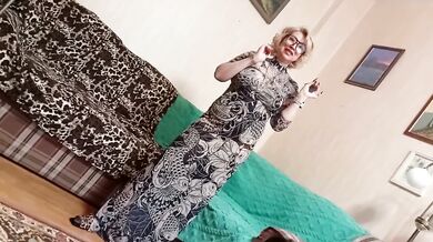 Next Door GILF With Long Red Nails And Shaved Wet Cunt