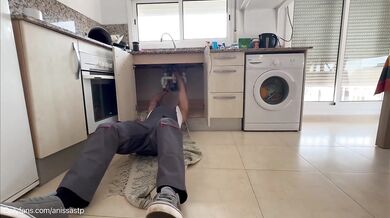Housewife Cheating on Husband with Plumber Gets Destroyed Doggystyle and Gushing Blowjob No Condom