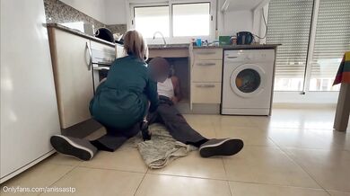 Housewife Cheating on Husband with Plumber Gets Destroyed Doggystyle and Gushing Blowjob No Condom