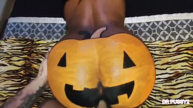 EBONY BIG ASS MILF DEVOURS HARD COCK AT HALLOWEEN PARTY WITH CUMSHOT