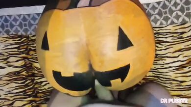 EBONY BIG ASS MILF DEVOURS HARD COCK AT HALLOWEEN PARTY WITH CUMSHOT