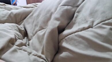 Comparto cama con Madrastra de culo redondo folla con Hijastro
