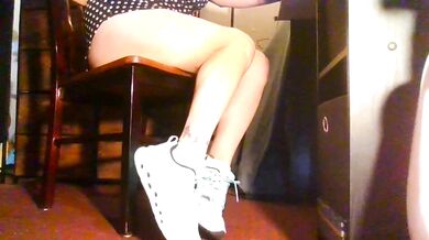 White Ankle Socks Sneakers Leg Shaking Natural Ignore