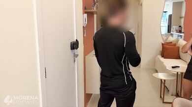 Dirty Married Woman Gets Delivery Guy Full of Desire and Calls Him to Fuck Her Tits Recorded for Horny View