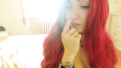 Mom Milf Nose Fetish Kink Picking Big Boogers Amateur Face